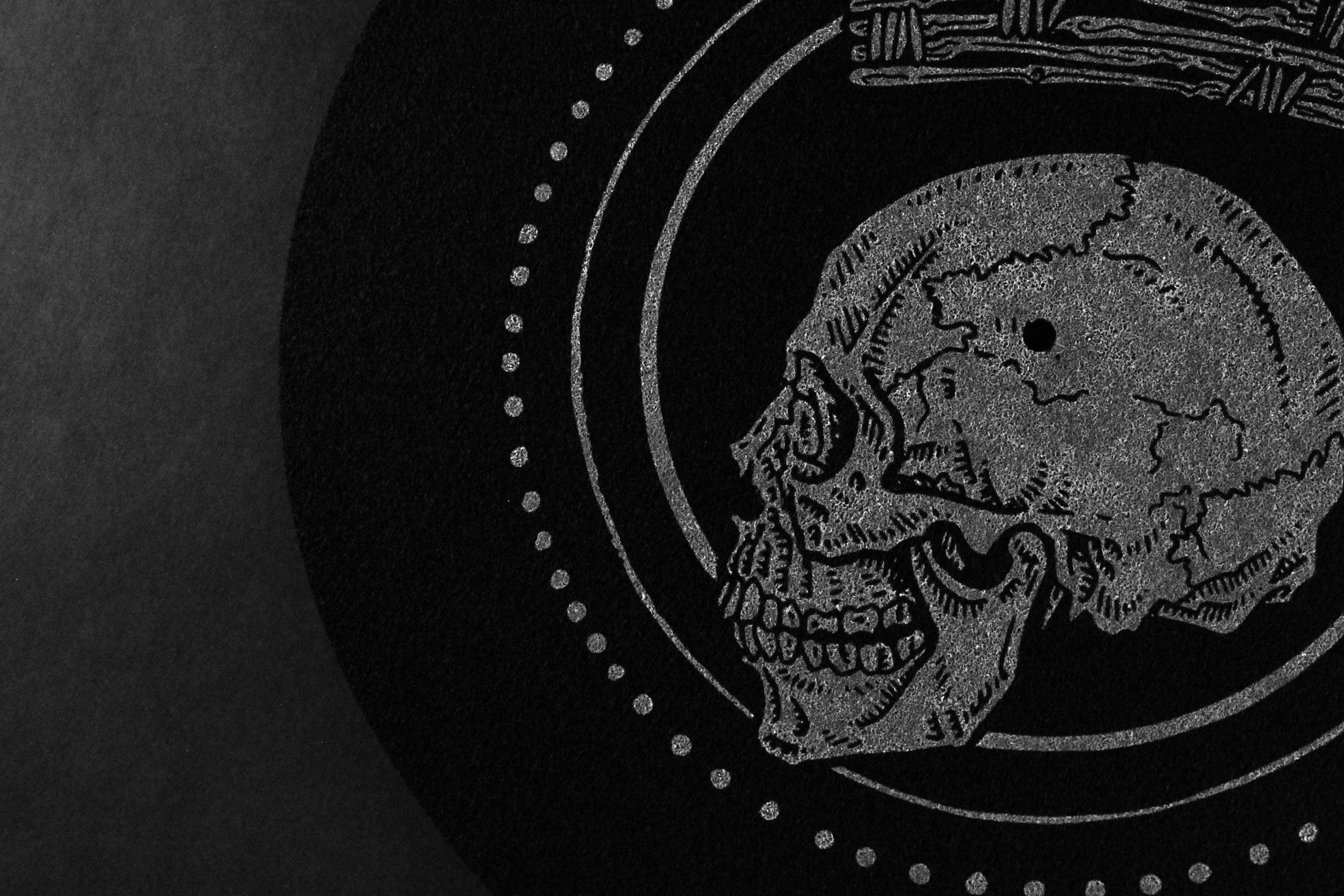 skull crown goth metal vinyl turntable slipmat black